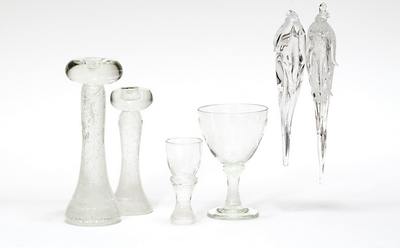 Isljusstakar, snapsglas, vinglas och istappar